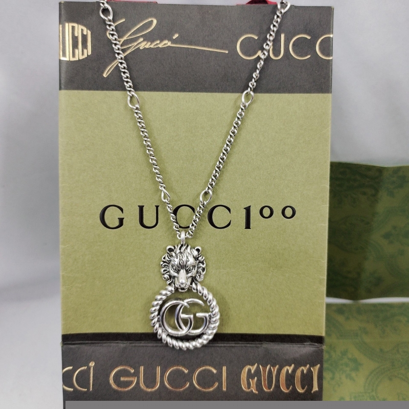 G*u*i necklaces